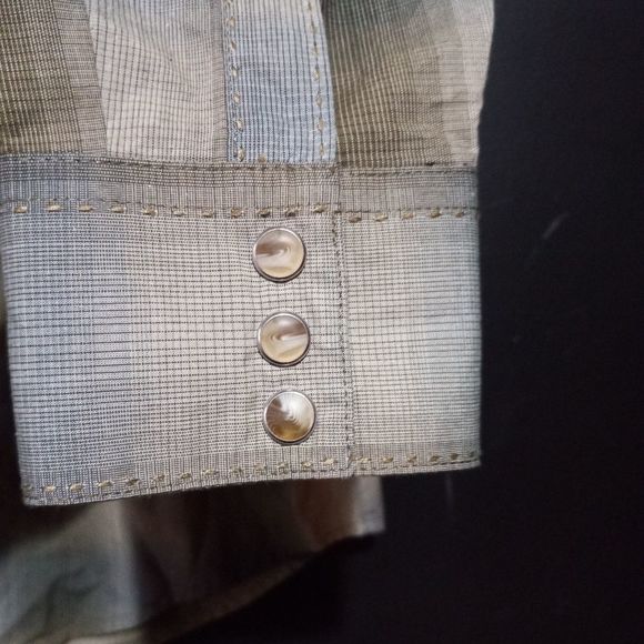 Wrangler Men's Blue and Gray Plaid Button Down Shirt - Picture 5 of 8